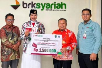 Apresiasi Prestasi Paskibraka Nasional asal Inhil, BRK Syariah salurkan bantuan biaya pendidikan