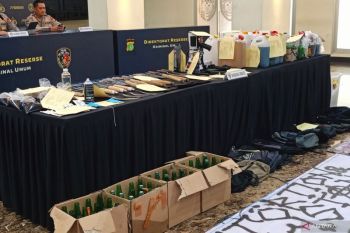 Polisi sita 39 senjata tajam dan 201 botol kaca bersumbu
