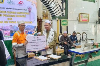 CSR PT AGM pelatihan menjahit dan sapras budidaya ikan sistem bioflok