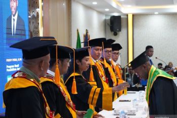 Pemda Mimika ajak lulusan STKIP Hermon bangun pendidikan