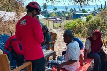 Semen Padang Peduli Lakukan Pemeriksaan Kesehatan Warga Terdampak Gempa Manggarai Timur