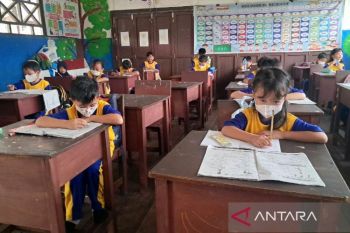 Pemkab Gumas kurangi jam belajar sekolah akibat kabut asap