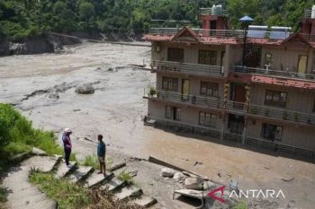 Populer, banjir bandang Nepal hingga KRI Gajah Mada