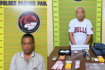 Selang dua jam, Satresnarkoba Polres Padang Panjang bekuk dua tersangka sabu