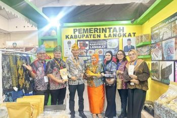 Plt. Bupati Tiorita Promosikan Produk Unggulan Langkat di APKASI Otonomi Expo 2026