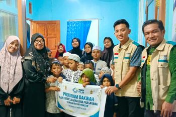 PLN Papua salurkan bantuan sarana belajar untuk 40 santri RQ Hamizan