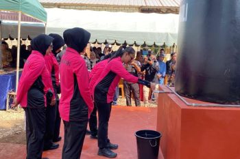 Bhayangkari bangun sarana air bersih berupa dua sumur bor dan enam MCK untuk 274 warga di Kei