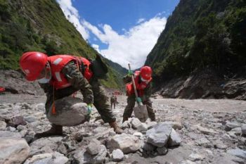 Perempuan Nepal selamat setelah 10 hari terjebak reruntuhan