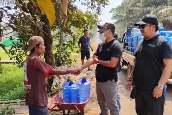 KAWAN Ketapang salurkan 8.000 liter air bersih untuk warga Sungai Pelang