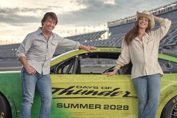 Anne Hathaway adu akting dengan Tom Cruise di "Days of Thunder 2"