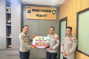 Polda Sulawesi Tengah salurkan bantuan kemanusiaan untuk korban gempa NTT