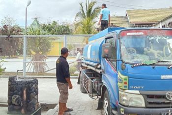Pemkab Muna salurkan air bersih ke Rutan Raha