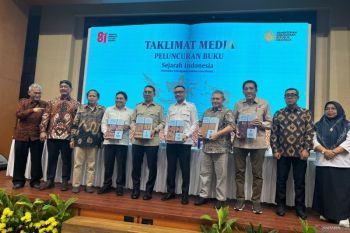 Indonesia launches five volumes of new national history book series