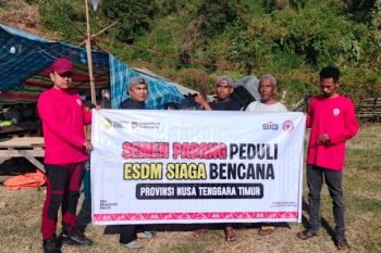 Semen Padang Peduli salurkan 100 paket sembako untuk warga terdampak gempa di Lamba Leda