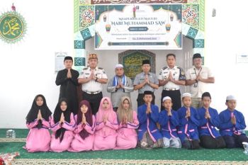 Kanwil Kemenkum Kalteng peringati Maulid Nabi dengan berbagi peduli sesama