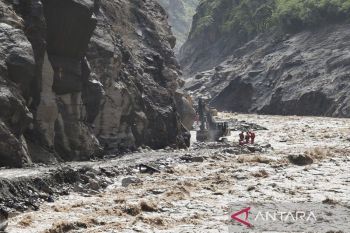 Korban bencana Nepal tembus 951 orang, 590 warga asing hilang