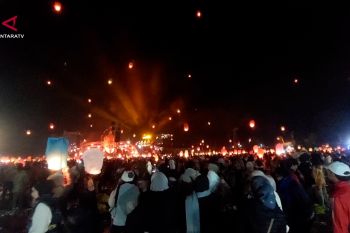 Ribuan lampion warna-warni hiasi langit Dieng pada puncak DCF 2026