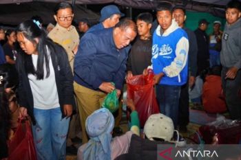 Forkopimda Karo makan bersama pengungsi Sinabung, pastikan kebutuhan dasar terpenuhi