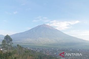 Kerinci Seblat closes Mount Kerinci trails over wildfire risk