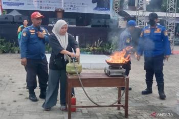 Damkar Bekasi ingatkan warga waspadai kebocoran gas di rumah