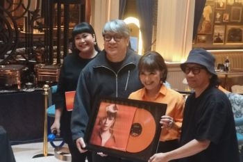 Ruth Sahanaya siapkan edisi fisik piringan hitam EP Merindu 100 keping