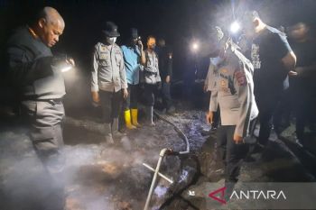 Kapolda Kalsel patroli karhutla malam hari lakukan suntik gambut di Pengayuan