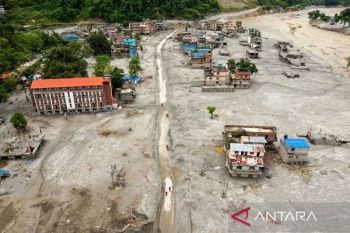 Jumlah korban tewas akibat tanah longsor di Nepal tembus 1.056 orang