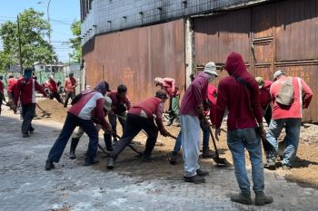 Pemkot Surabaya relokasi 43 pedagang untuk permudah akses jalan