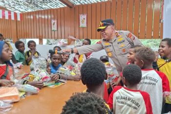 Polda Papua Tengah dukung pendidikan anak Banti lewat Program Honai Belajar