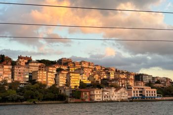 Menikmati kemegahan Istanbul di balik senja