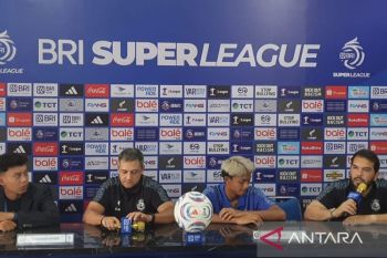 Pelatih Arema FC minta pemain tampil agresif hadapi Isen Mulang