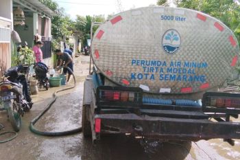Pemkot Semarang telah distribusikan 115 ribu liter air ke daerah terdampak