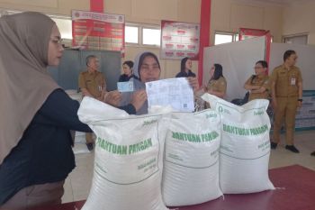 Bantuan pangan menyalakan harapan dapur beralas tanah