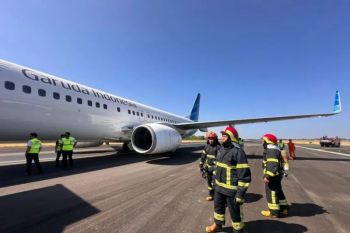 Garuda flight lands safely in Makassar after tire blowout
