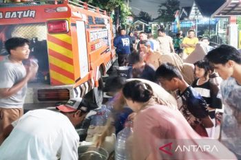 Relawan Paba bantu distribusikan air bersih ke warga Pelambuan dan Kuin Cerucuk