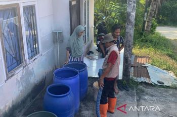 Pemkot Bengkulu salurkan 5.000 liter air bagi warga terdampak kemarau