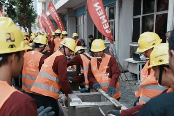 Semen Gresik tingkatkan kompetensi ratusan tukang bangunan melalui sertifikasi Akademi Jago Bangunan di Jawa Tengah