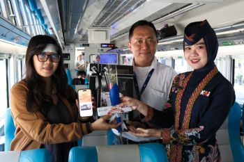 KAI bagikan "merchandise" di Stasiun Jember saat Harpelnas