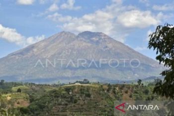 Pembatasan pendakian Rinjani demi keselamatan wisatawan