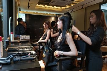 Minimalkan kerusakan rambut, Glamfinity hadirkan catok rambut berteknologi ion