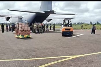 Kogabwilhan III kerahkan Hercules angkut 12,5 ton beras ke Yahukimo