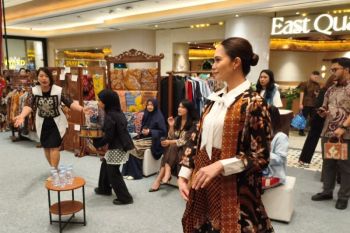Kemenpar kenalkan wastra sebagai daya tarik wisata budaya RI