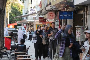 Perjalanan wisatawan nusantara ke Surabaya
