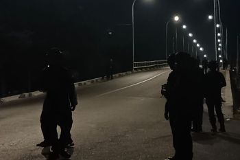 Polresta Palu tangkap delapan pemuda bawa senjata tajam di Jembatan Lalove