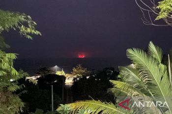 Erupsi Gunung Anak Krakatau bawa hujan abu ke pesisir Banten