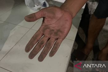 Erupsi Anak Krakatau tebar abu vulkaniks di Banten