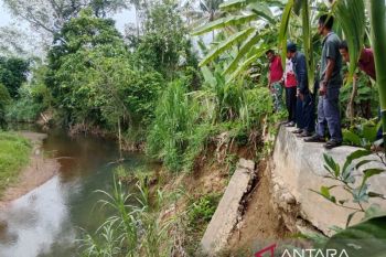 Pemkab Abdya bakal bangun kembali pengaman tebing rusak akibat banjir di Tangan-tangan