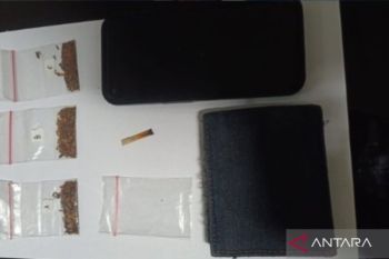 Polisi Bekasi tangkap pria bawa tiga paket narkotika sintesis