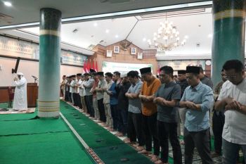 Keluarga besar Bank Kalbar gelar salat istisqa bersama anak yatim