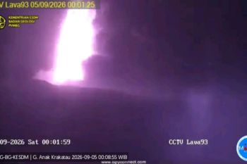 PVMBG imbau warga jauhi radius 3 km dari gunung Anak Krakatau